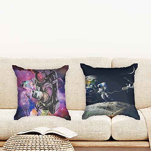 Ulticool - Kissenhülle - Astronaut über Erde Mond Rakete - Set von 2 Motiven – 45 cm x 45 cm - Dekokissen ohne Füllung - Kissenbezug Zubehör für Sofa/Bett - Blau Lila von Ulticool