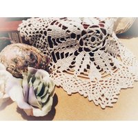 Alte Fadenmatte. Vintage-Spitzen-Herzstück. Runde Häkelmatte. Häkeln Sie Hrcho Matte. Vintage Weiße Serviette von UnOtroDia