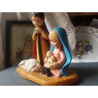 Geburt Jesu. Vintage Krippe Aus Gips. Alte Figur Der Jungfrau Maria Mit Dem Jesuskind Und Heiligen Josef. Retro-Vintage-Weihnachtsschmuck von UnOtroDia