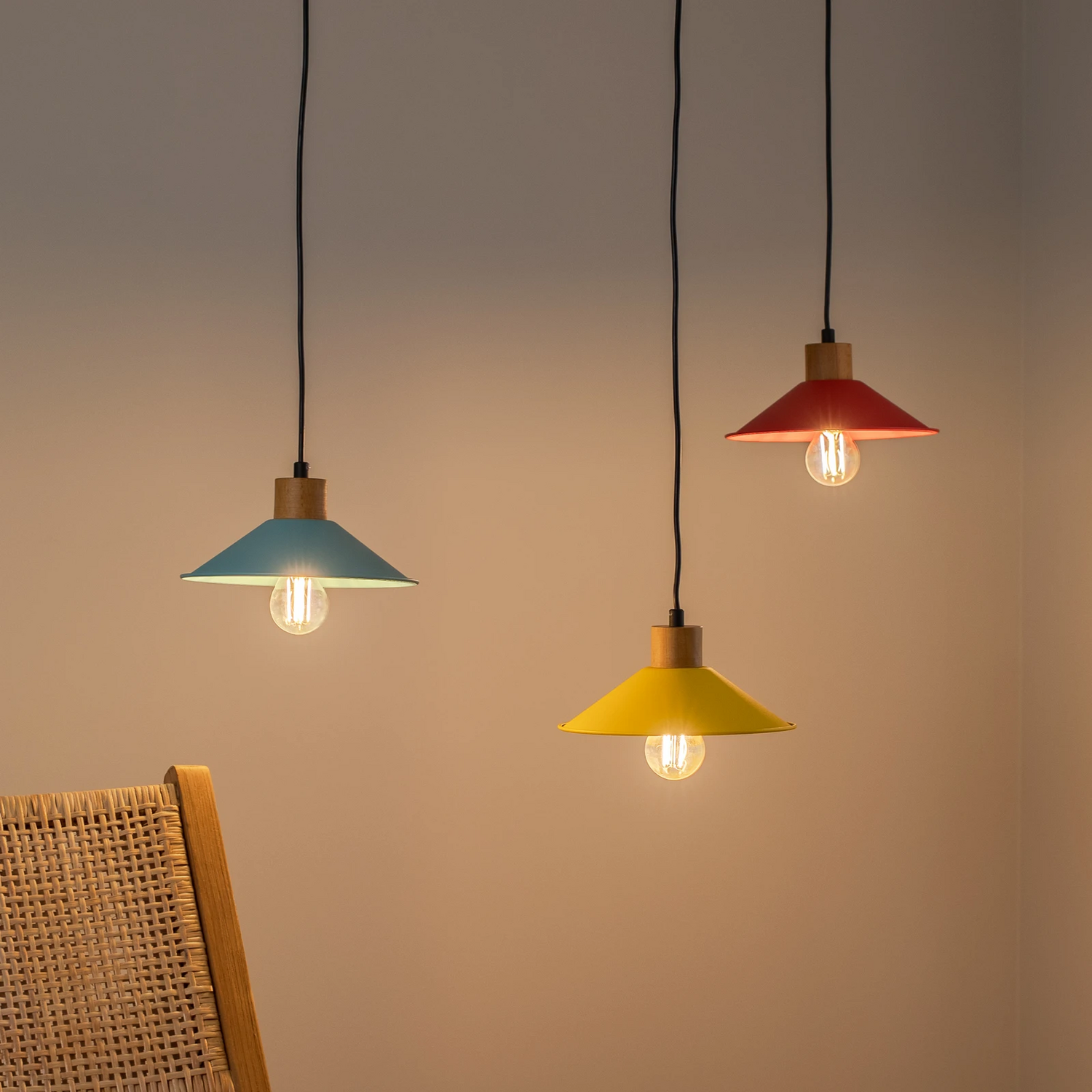 Hängelampe Manavgat N 553 Deckenleuchte Lampe 3 Flammig Gelb Blau Rot B-Ware von Unbekannt