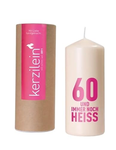 Kerze / Stumpen-Kerze / Geburtstags-Kerze "60 UND IMMER NOCH HEISS" Kerze in weiß mit Aufdruck in pink zum 60. Geburtstag - Geburtstags-Deko - Geburtstags-Geschenk - 60 Jahre - von Kerzilein Kerze / Stumpen-Kerze / Geburtstags-Kerze "60 UND IMMER NOCH HEISS" Kerze in weiß mit Aufdruck in pink zum 60. Geburtstag - Geburtstags-Deko - Geburtstags-Geschenk - 60 Jahre - von Kerzilein von Miss Lovely