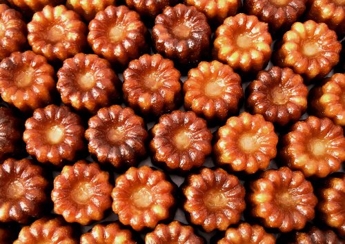 Kuchenform - für 18 Canneles - 100% Silikon - Ø je 3,5 cm - 3,5 cm hoch (-40°C bis 260°C) von Unbekannt