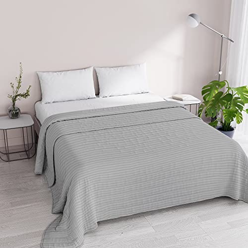 Satin Stripes Sommer Steppdecke, Polyester, Hellgrau, 260x250 cm von Italian Bed Linen