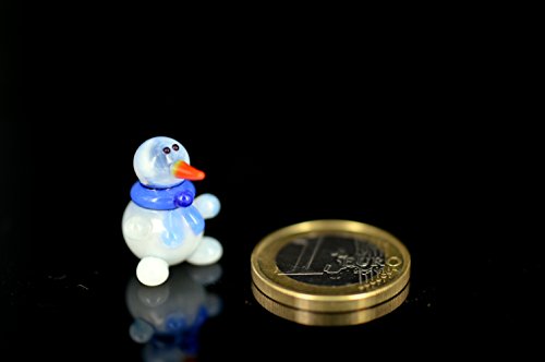 Unbekannt Schneemann Mini_1 - Figur aus Glas Miniatur Schneemann mit blauem Schal und Karotte - Glasfigur Glücksbringer Setzkasten Vitrine Deko von Unbekannt