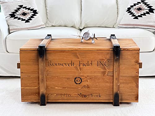 Uncle Joe´s Truhe Roosevelt Couchtisch Truhentisch im Vintage Shabby chic Style aus Massiv-Holz in braun mit Stauraum und Deckel Holzkiste Beistelltisch Landhaus Wohnzimmertisch Holztisch nussbaum von Uncle Joe´s