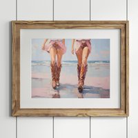 Rosa Küsten Cowgirls Mit Stiefeln Am Strand, Vintage Western Cowboy Kunstdruck Matt Horizontales Poster, Western-Mädchenzimmer Wanddekor von UncoloredX12