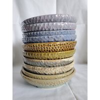 Bunte Handgeschnitzte Keramik Teller, Salatteller, Speiseteller von UnderGroundCeramics