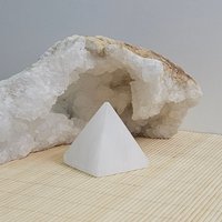 Selenit Kristall Turm Pyramide 5 cm | Armbänder Lade Wohnkultur Polierter Kristalle Ladeturm Meditation Geschenk von UnderSunStore