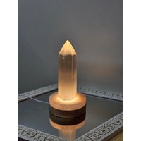 Selenit Kristall Turmlampe 15 cm | Energie Reinigung Heilung Hexagon Kristalle Liebhaber Geschenkidee Meditation Stein-Lampe von UnderSunStore