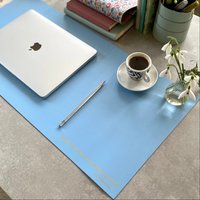 Breite Maßgeschneiderte Schreibtischunterlage Aus Recyceltem Leder von UndercoverUK