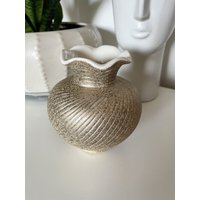 Vintage Tuch Töpferei # 1409 Geprägte Goldoptik Swirl Runde Vase von UnePetitePuceMarket