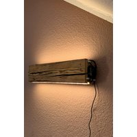 Echtholzbalken Wandregal Mit Dimmbaren Licht | Dauerlicht Steckdose von UnikatmadebyFranzi