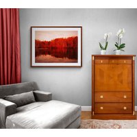 Rote Herbstlandschaft Foto Gloucester Virginia Reflection Wandkunst von UninventedColors