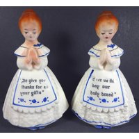 Vintage 1950 Es Enesco Imports Mother in The Kitchen Prayer Girl White & Blue Dress Pattern Salt & Pepper Shaker Set von UniqueAntiqueStore