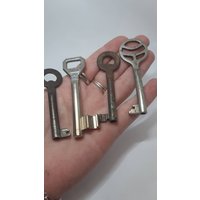 Set Mit 4 Vintage-Schlüsseln von UniqueArtGiftStore