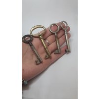 Set Mit 4 Vintage-Schlüsseln von UniqueArtGiftStore