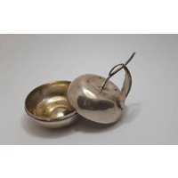 Signierter Apfel-Salzstreuer, Antiker Salz - Oder Pfefferstreuer Aus 800Er Silber von UniqueArtGiftStore