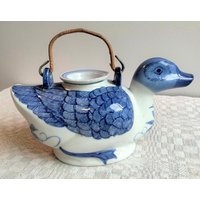 Teekanne in Entenform-Vintage, Keramik, Handbemalt-Weiß Und Blau-Made China von UniqueGiftBag