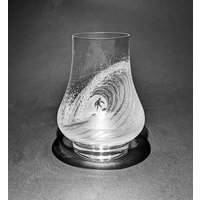 Glencairn Whisky Glas - Handgraviertes Wellenglas Surfglas Surfgeschenk Ozeanwelle Surfer in Einer Welle Wellenbecher Surferglas Glencairn Whisky Glas - Handgraviertes Wellenglas Surfglas Surfgeschenk Ozeanwelle Surfer in Einer Welle Wellenbecher Surferglas von UniqueGlassEngraving