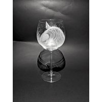 Handgravierte Wellen Gingläser - Yachtglas Segelgeschenk Ozeanwelle Segelboot Auf Einer Welle Weinglas Proseccoglas Bierglas von UniqueGlassEngraving