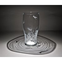 Handgraviertes Bierglas - Blumen Pint Glas Vergissmeinnicht Geschenke Blume Für Sie Handgraviertes Bierglas - Blumen Pint Glas Vergissmeinnicht Geschenke Blume Für Sie von UniqueGlassEngraving