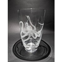Handgraviertes Oktopus-Trinkglas - Oktopusglas Oktopusgeschenk Oktopus-Highball-Becher Oktopustasse Oktopusliebhaber Handgraviertes Oktopus-Trinkglas - Oktopusglas Oktopusgeschenk Oktopus-Highball-Becher Oktopustasse Oktopusliebhaber von UniqueGlassEngraving