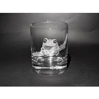 Handgraviertes Whiskyglas - Froschglas Frosch Geschenk Baby-Frosch Frosch-Liebhaber-Geschenk Wellenbecher Handgravierter Becher Glaskunst von UniqueGlassEngraving