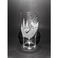 Maßgeschneiderte Biergläser - Ski Fahren Pint Glas Skifahrer Geschenk Hand Gravierter Glaskunst Berge Bierglas Maßgeschneiderte Biergläser - Ski Fahren Pint Glas Skifahrer Geschenk Hand Gravierter Glaskunst Berge Bierglas von UniqueGlassEngraving