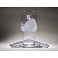 Segeln Pint Glas - Wellenglas Yacht Surfer Geschenk Ozeanwelle Seeglas Gin Prosecco Bierglas Weinglas Segeln Pint Glas - Wellenglas Yacht Surfer Geschenk Ozeanwelle Seeglas Gin Prosecco Bierglas Weinglas von UniqueGlassEngraving