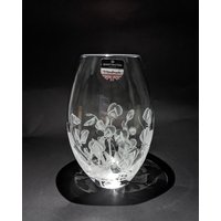 Sweet Pea Vase - Peas Handgravierte Dartington Kristallvase Schöne Glaskunst Blumengeschenk Kristallgravur Hochzeitsgeschenk Sweet Pea Vase - Peas Handgravierte Dartington Kristallvase Schöne Glaskunst Blumengeschenk Kristallgravur Hochzeitsgeschenk von UniqueGlassEngraving