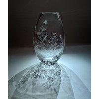 Vergissmeinnicht Vase - Schmetterlinge Handgravierte Dartington Kristallvase Schöne Glaskunst Blumengeschenk Kristallgravur Hochzeitsgeschenk Vergissmeinnicht Vase - Schmetterlinge Handgravierte Dartington Kristallvase Schöne Glaskunst Blumengeschenk Kristallgravur Hochzeitsgeschenk von UniqueGlassEngraving