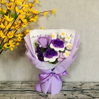 Gehäkelte Blumen, Lila Rosen Tulpen Maiglöckchen Ornamente Niedlich Ein Blumenstrauß Jubiläum Geschenk Für Sie Gestrickte Blume von UniqueWeaveShop