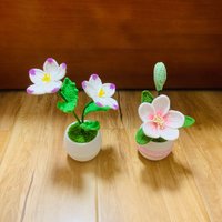 Gehäkelte Schmetterling Orchidee Blume Lilie Topf Ornamente Artefakt Handwerk Home Dekor Büro Pflanze Valentinstag Geschenk von UniqueWeaveShop