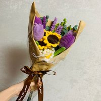 Handgefertigte Häkelblumen, 26 Stiele Ein Paar Blumen Jubiläum Blumenstrauß Sonnenblume Lavendel Gänseblümchen Eukalyptus Tulpen Ornamente von UniqueWeaveShop