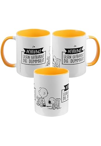 The Peanuts Tasse Snoopy - Achtung! Lesen gefährdet die Dummheit - Kaffeetasse Becher Kaffeebecher aus Keramik Gelb Weiß 320 ml von United Labels