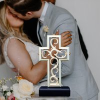 Bronze Kreuz Hochzeitszeremonie Skulptur von UnityCross