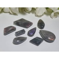 Lila Labradorit Cabochon Set/Kristalle Zur Heilung Heilstein Schmuckherstellung Wire Wrapping 1 Teardrop von UnityCrystalsStore