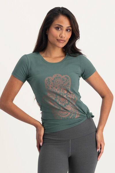 Urban Goddess Hamsa Core Yoga Tee aus Bio-Baumwolle von Urban Goddess