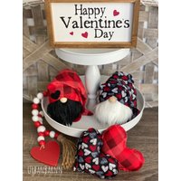Valentinstag Herzen Slouchy Zwerge, Tier Tablett Dekor, Geschenk, Rot Rosa Karierte Zwerge von UrbanCraftBarn