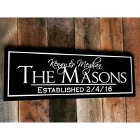 Hochzeitsgeschenk Schild/Personalisiertes Familienschild Mit Namen Zur Hochzeit Für Zuhause Holzschild Namensschild von UrbanFarmhouseTampa
