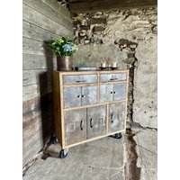 Pam Industrial Reclaimed Gerüstbrett Und Recycelter Stahlschrank/Apothekerschrank Von Www.urbangrain.co.uk von UrbanGrainInteriors
