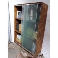 Wilkinson Reclaimed Scaffolding Board Schreibwarenschrank Mit Strukturierten Verdrahteten Feuersicherheitsglastüren - Möbel Von Www.urbangrain.co.uk von UrbanGrainInteriors