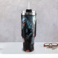 Edelstahl Becher 40Oz Godzilla Thermobecher Glas Comics Gojira Kaiju Art Monster Mehrwegbecher Godzillas Cartoon Edelstahl Becher 40Oz Godzilla Thermobecher Glas Comics Gojira Kaiju Art Monster Mehrwegbecher Godzillas Cartoon von UrbanShopEU