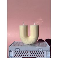 Kleine Gerippte U-Förmige Kerze von UrbanSoyCandleCo
