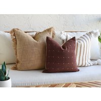 Burgund Braun Weiße Kissen Kombination 20x20 Sofa Set Dekor Fransen Kissenbezug | Einzigartige Dekokissen Pom Pom von UrbanTroos