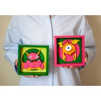 Set Von Zwei Niedlichen Monstern in Rahmen, 3D Wandbehang Fantasy Kreaturen Für Das Kinderzimmer, Kawaii Zimmer Deko von UrfinAndJusse