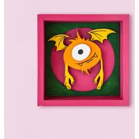 Niedliches Einäugiges Gelbes Fliegendes Monster, Original Charakter Zyklop in Rosa Schattenbox, Einzigartiges Kinderzimmer Oder Spielzimmer Dekor von UrfinAndJusse