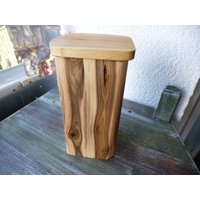 Tierurne 0, 6L Teilasche Urne Handarbeit Aus Nussbaumholz Mit Namensgravur Tierurne 0, 6L Teilasche Urne Handarbeit Aus Nussbaumholz Mit Namensgravur von Urnenmann