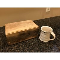 Chippewa River Teebox - Handgefertigt Aus Rehbraunen Nussbaum- Und Ahorn-Harthölzern Mit Einem Versteckten Holzscharnier von UtekCreations