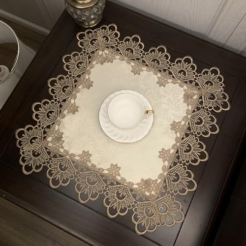 Utobanh Elegante quadratische Jacquard-Tischdecke – hellgoldene Spitze, Tischdekoration, Dekoration für Zuhause, Kommode, Schal, Tischplatte Utobanh Elegante quadratische Jacquard-Tischdecke – hellgoldene Spitze, Tischdekoration, Dekoration für Zuhause, Kommode, Schal, Tischplatte von Utobanh